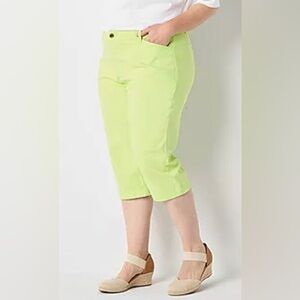 St John’s Bay Women's Size 12 Lime Green‎ Capri Pants